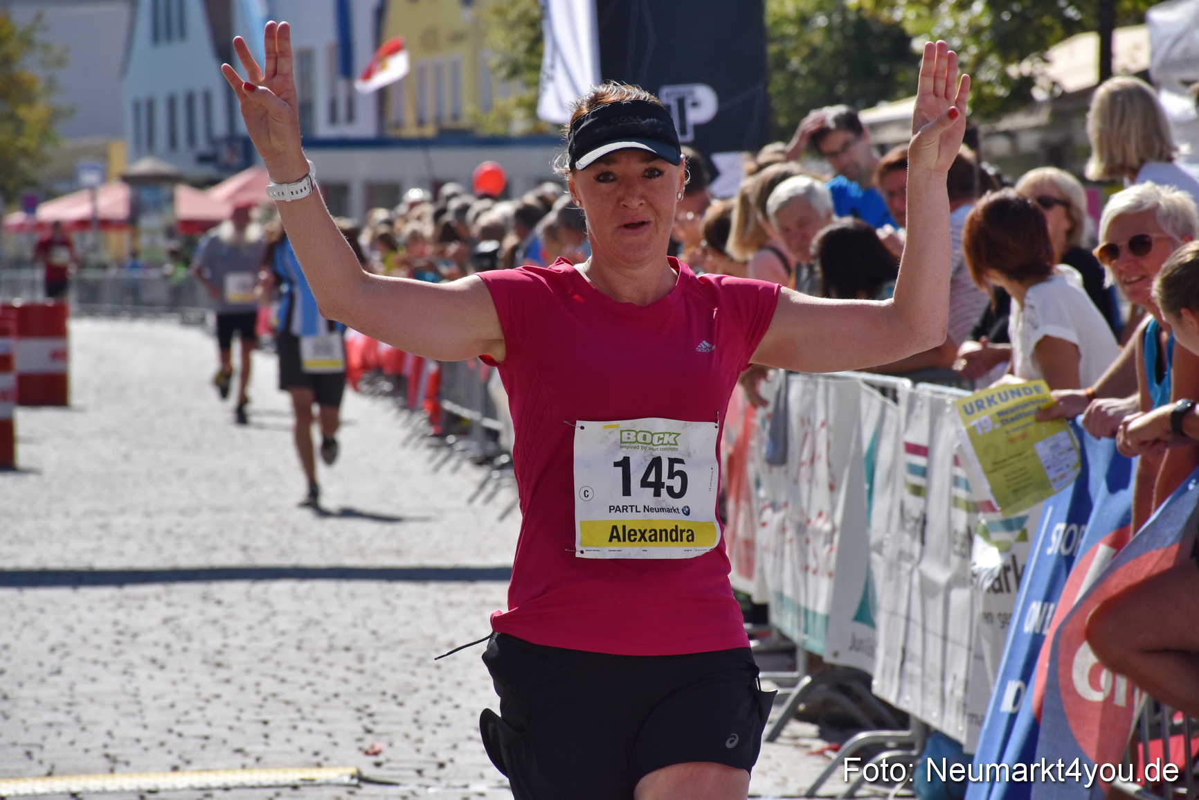Zieleinlauf Stadtlauf Neumarkt 2018 0844