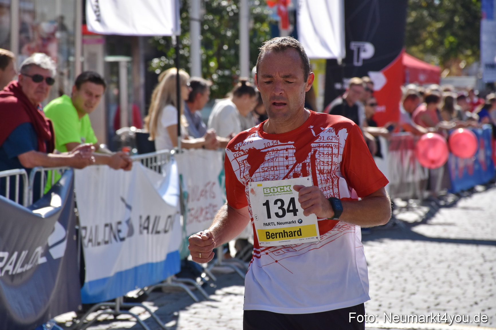 Zieleinlauf Stadtlauf Neumarkt 2018 0860