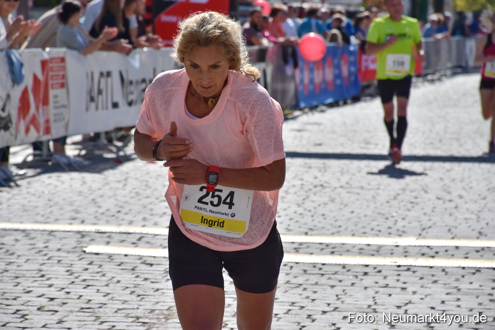 Zieleinlauf Stadtlauf Neumarkt 2018 0945