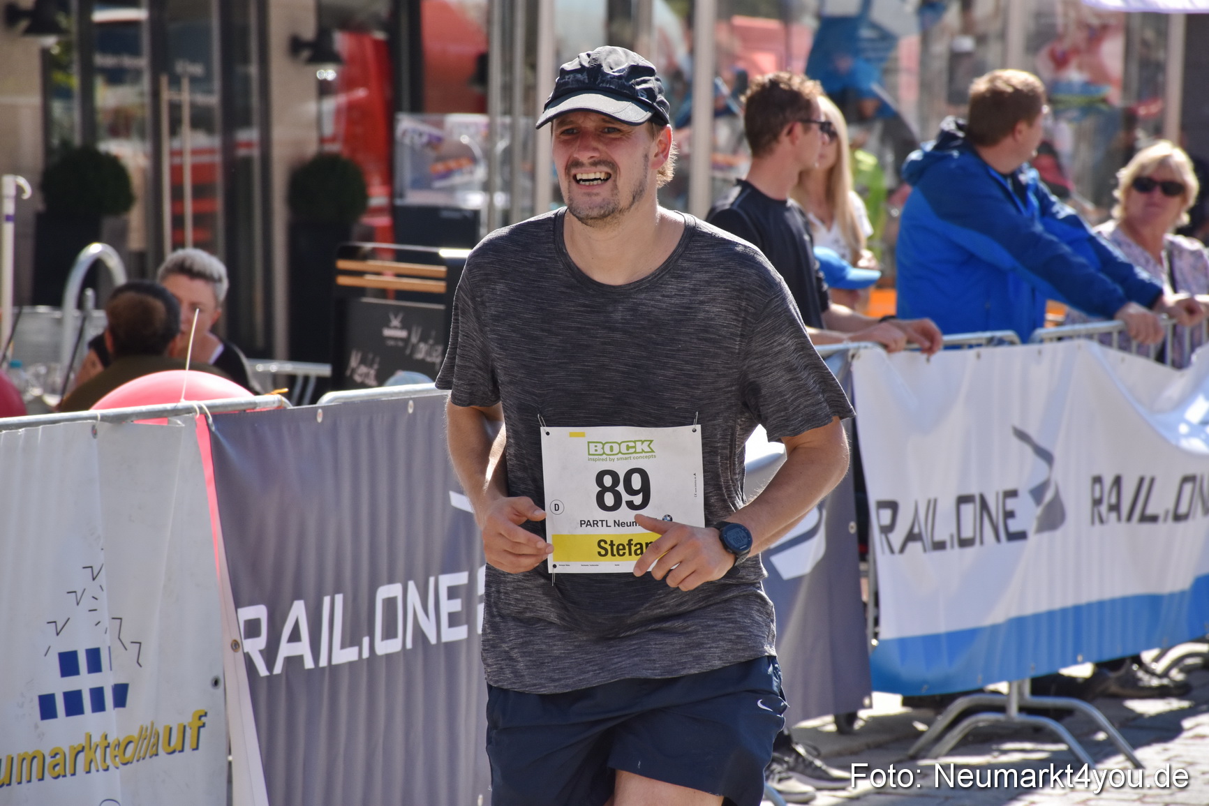 Zieleinlauf Stadtlauf Neumarkt 2018 0957