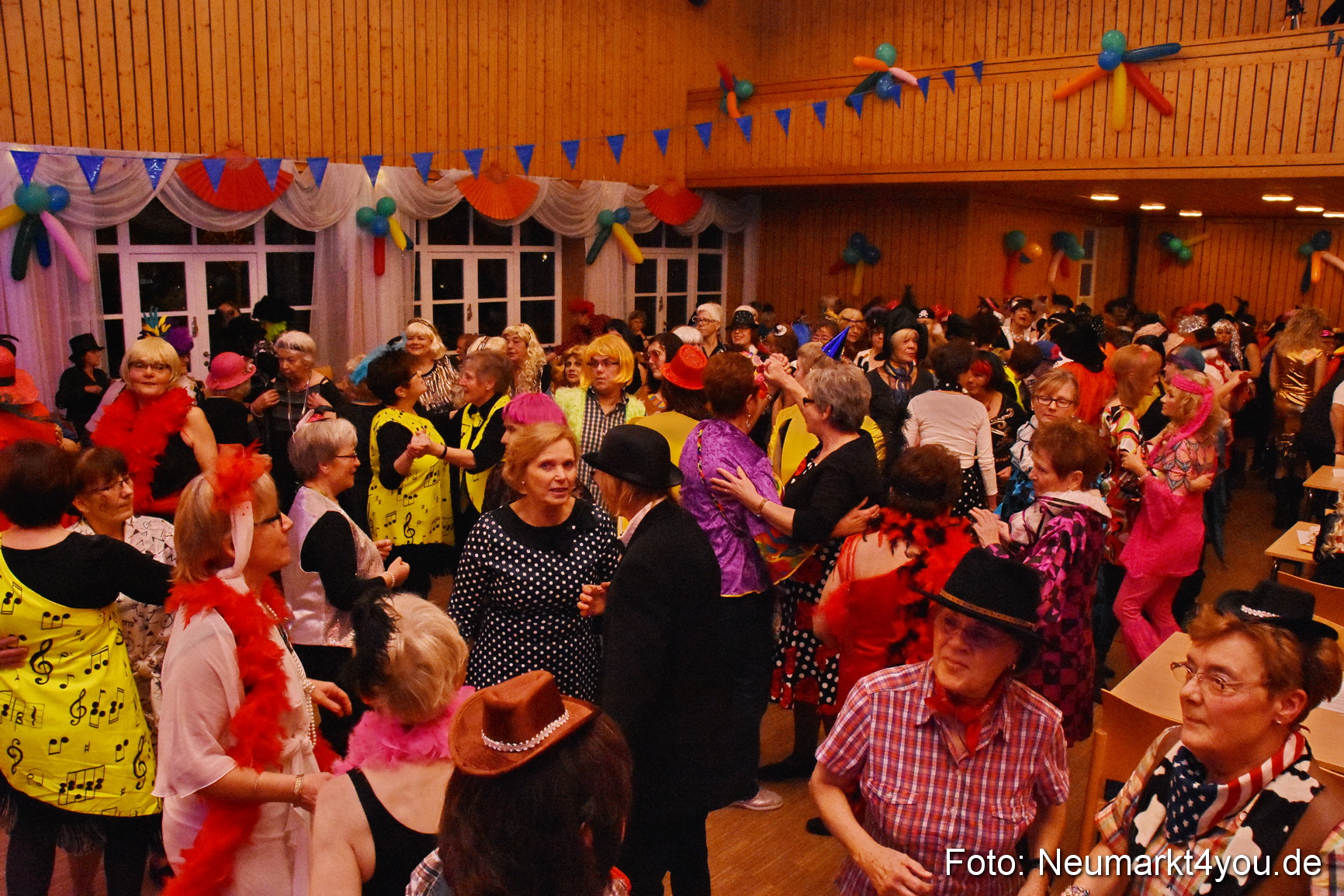 Weiberfasching Neumarkt 2018 0095