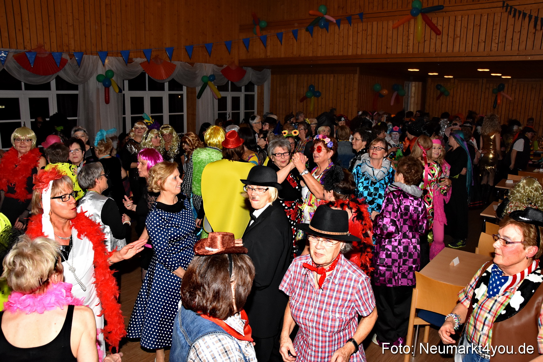 Weiberfasching Neumarkt 2018 0096