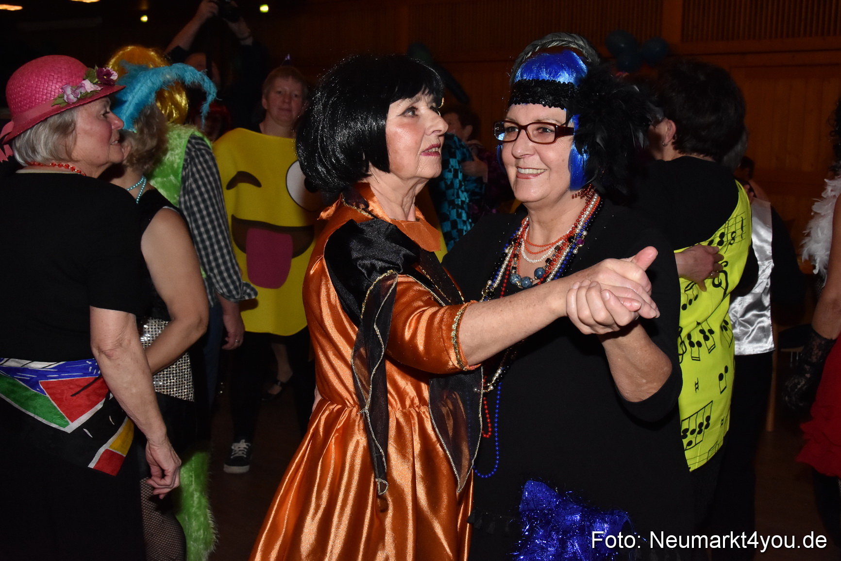 Weiberfasching Neumarkt 2018 0100