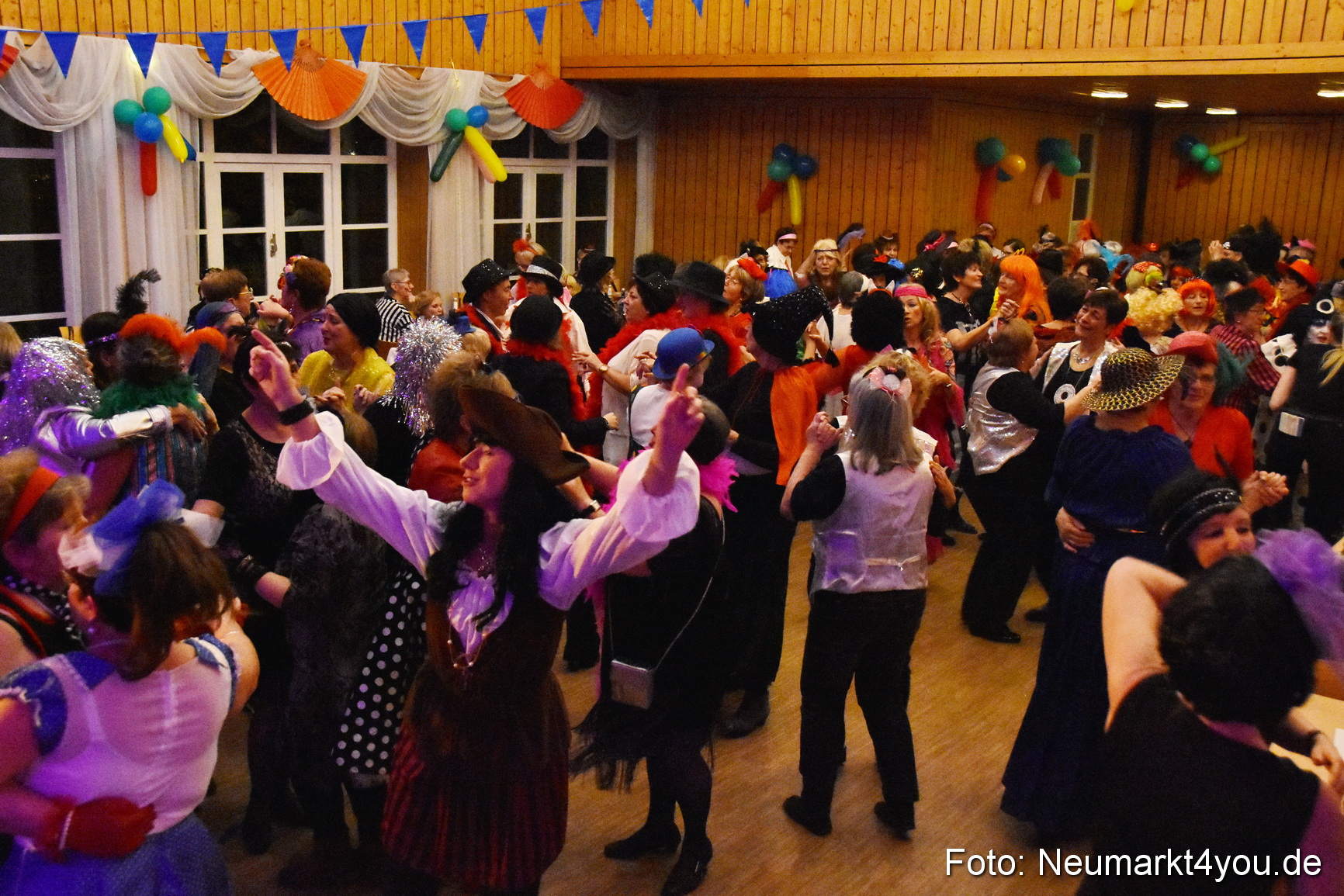 Weiberfasching Neumarkt 2018 0121