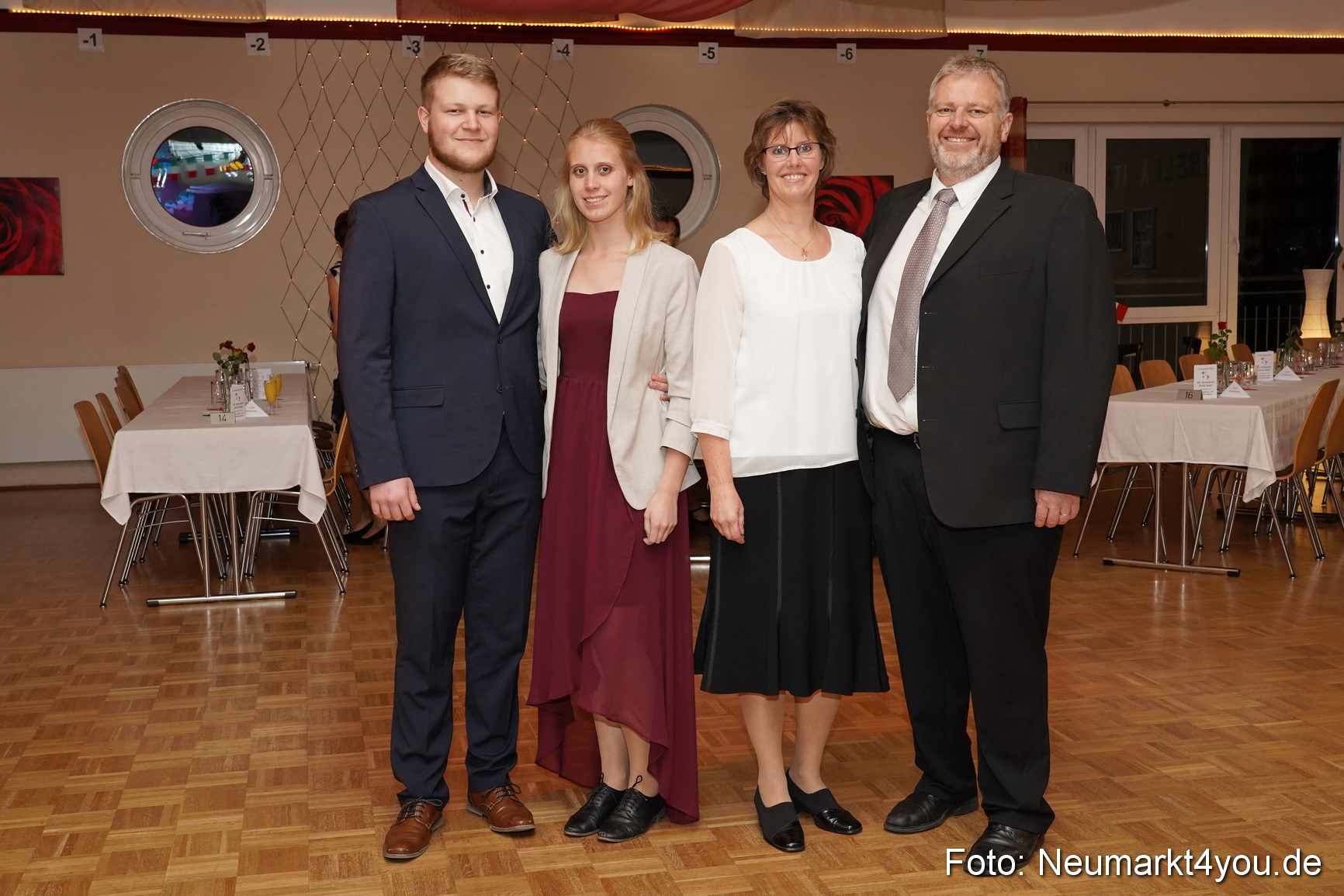 42 Herbstball Blau Silber 2019 0034