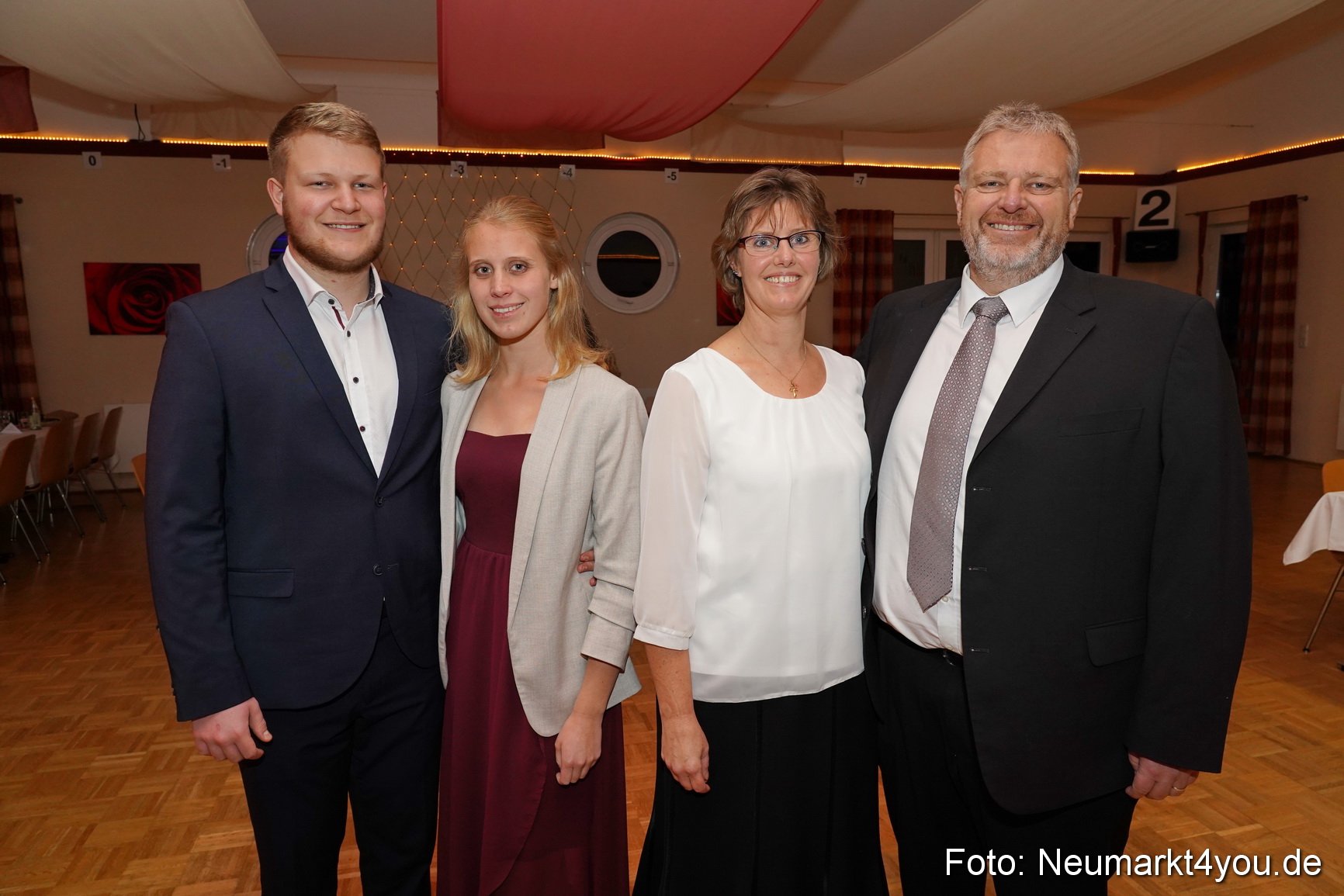 42 Herbstball Blau Silber 2019 0035