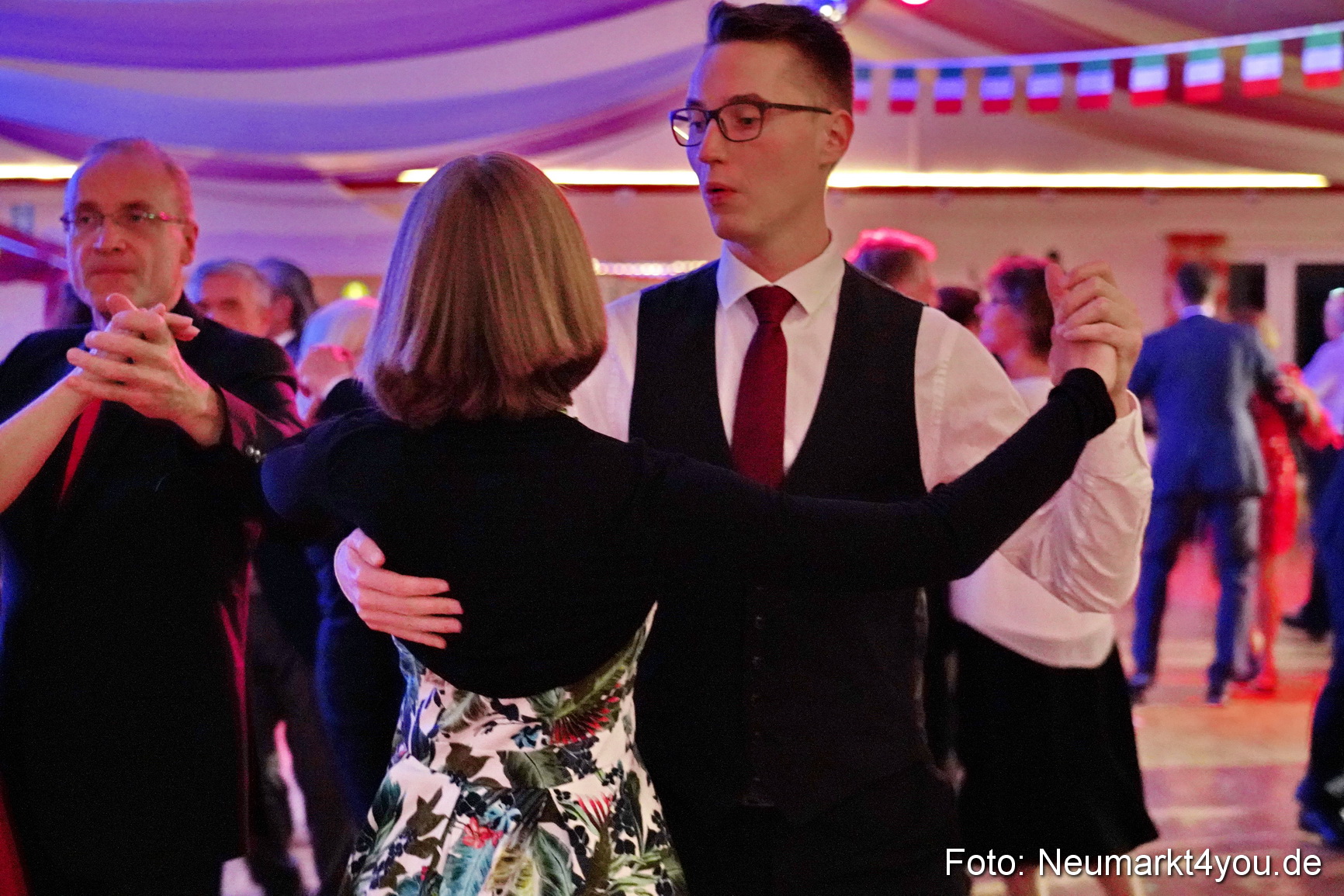 42 Herbstball Blau Silber 2019 0100