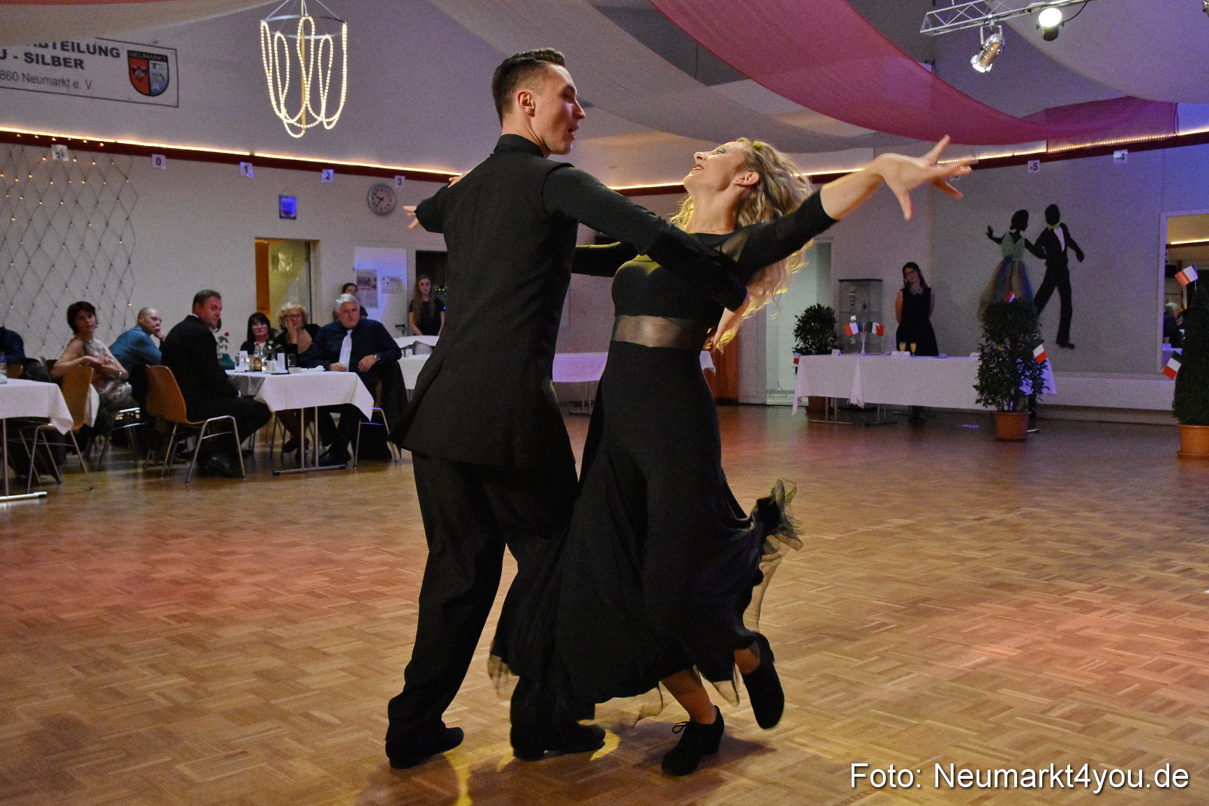 42 Herbstball Blau Silber 2019 0160