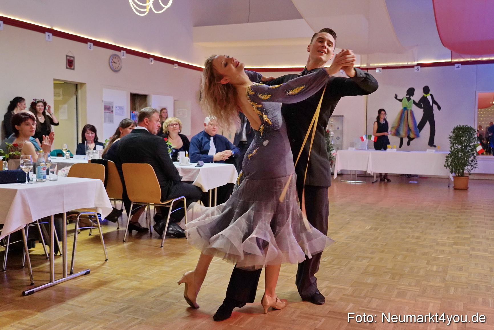 42 Herbstball Blau Silber 2019 0174