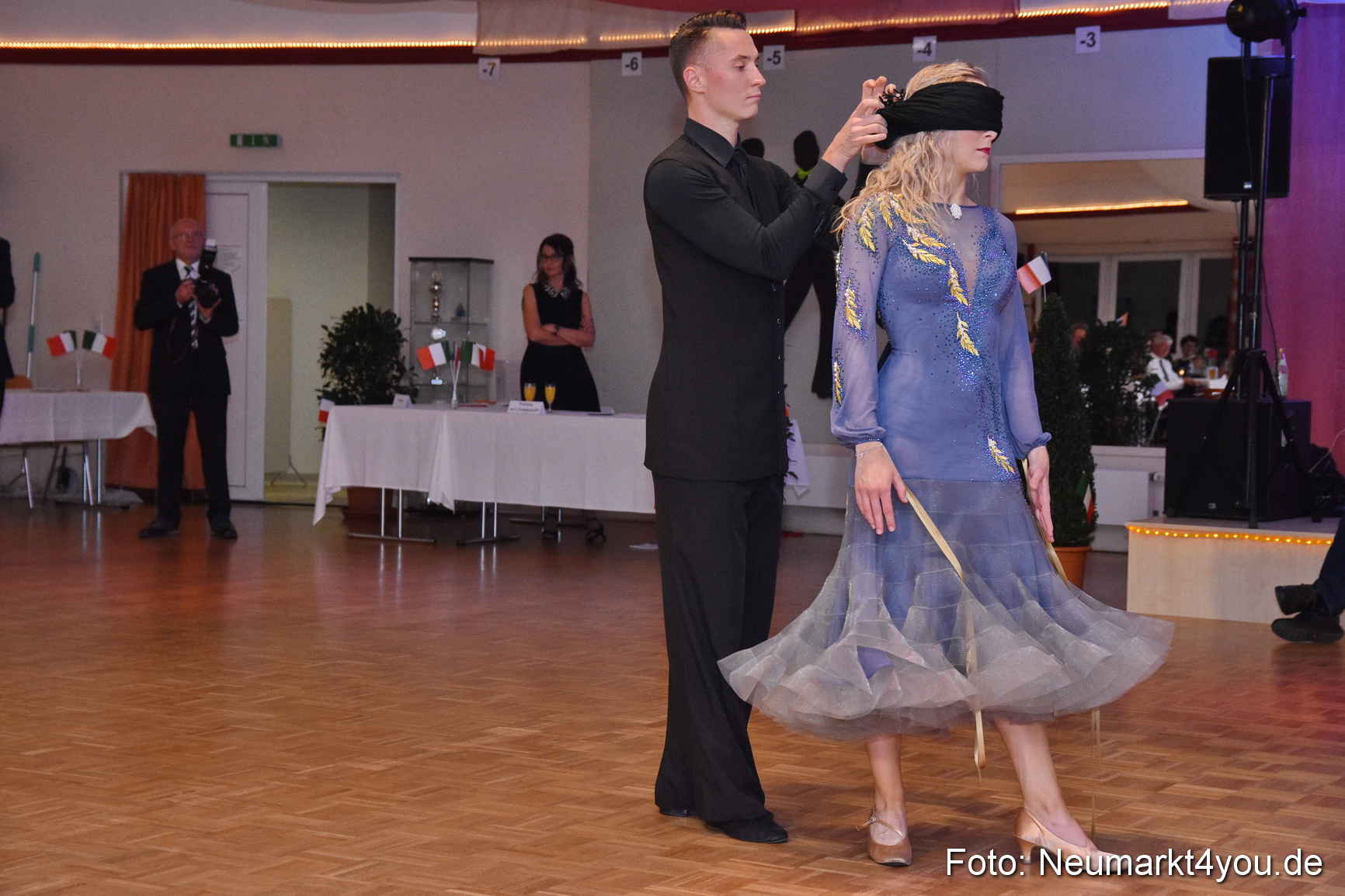 42 Herbstball Blau Silber 2019 0179