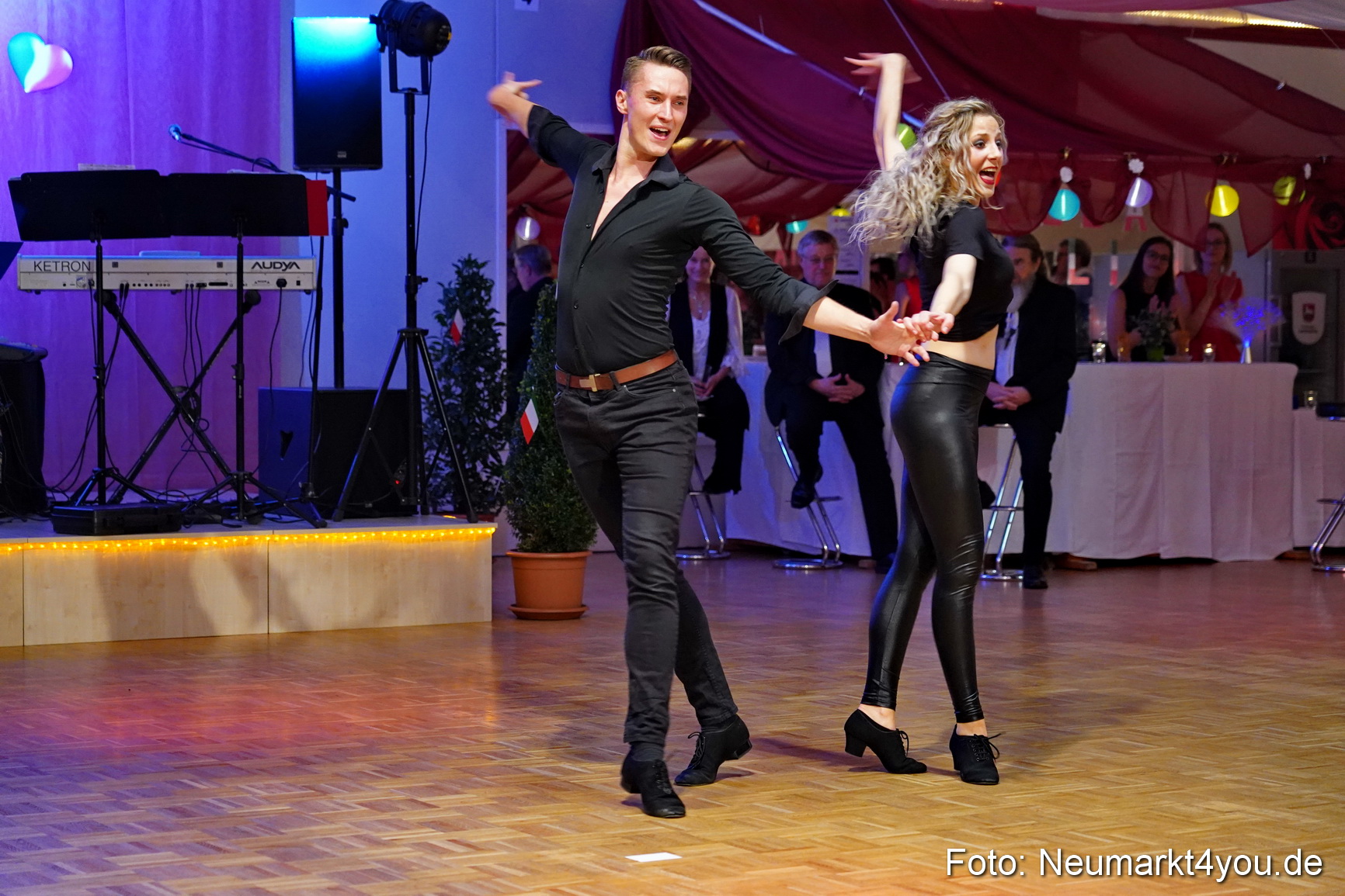 42 Herbstball Blau Silber 2019 0184