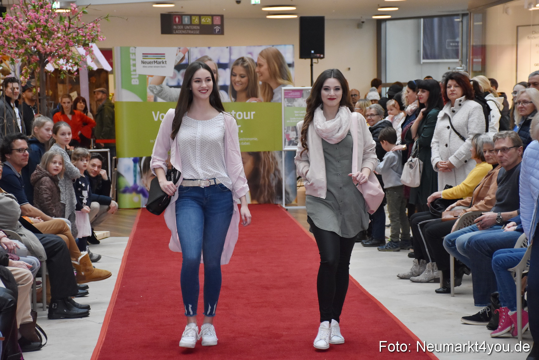 Fruehlingsmodenschau NeuerMarkt 2019 0001