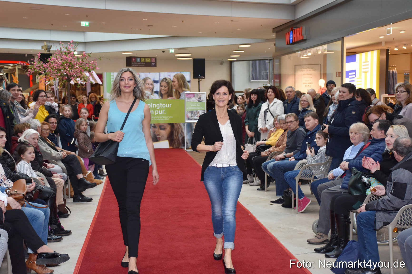 Fruehlingsmodenschau NeuerMarkt 2019 0007