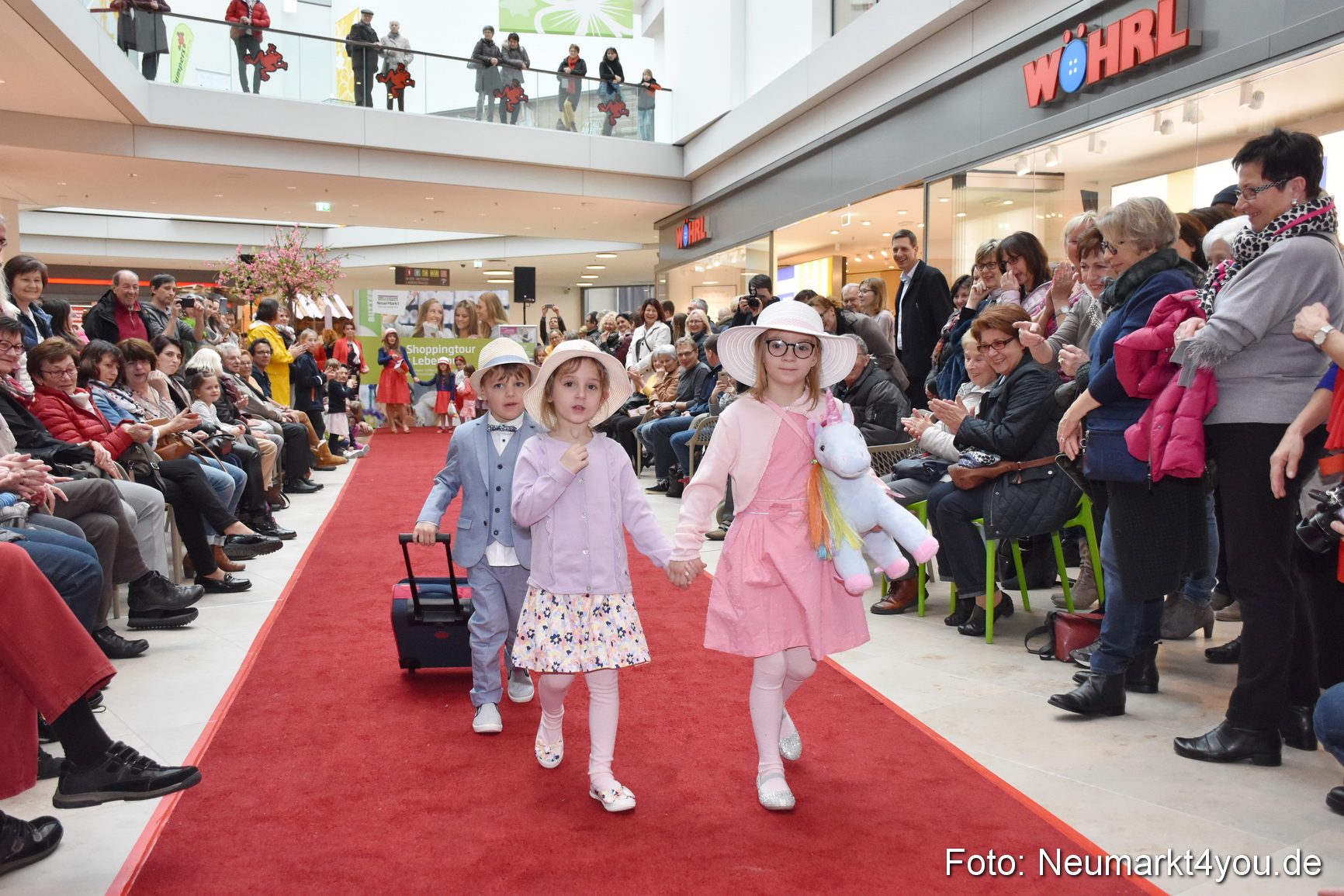 Fruehlingsmodenschau NeuerMarkt 2019 0014