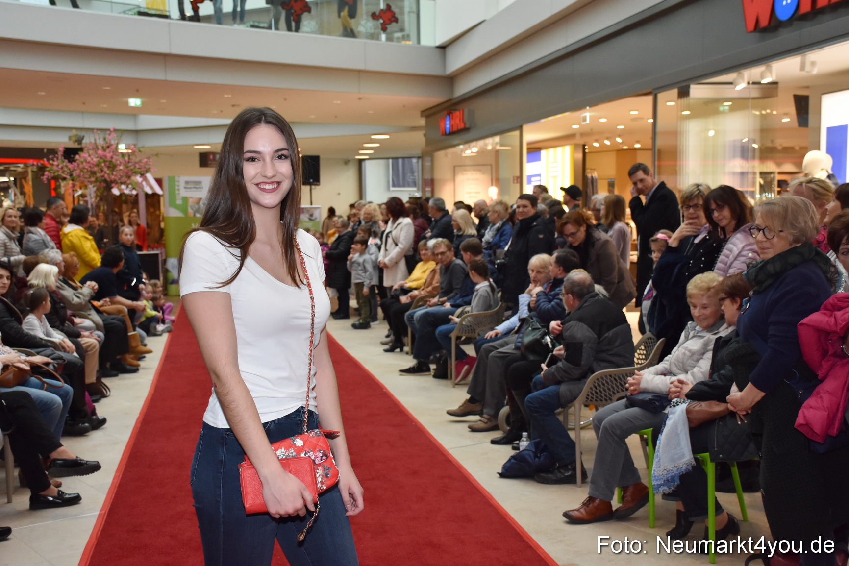 Fruehlingsmodenschau NeuerMarkt 2019 0023
