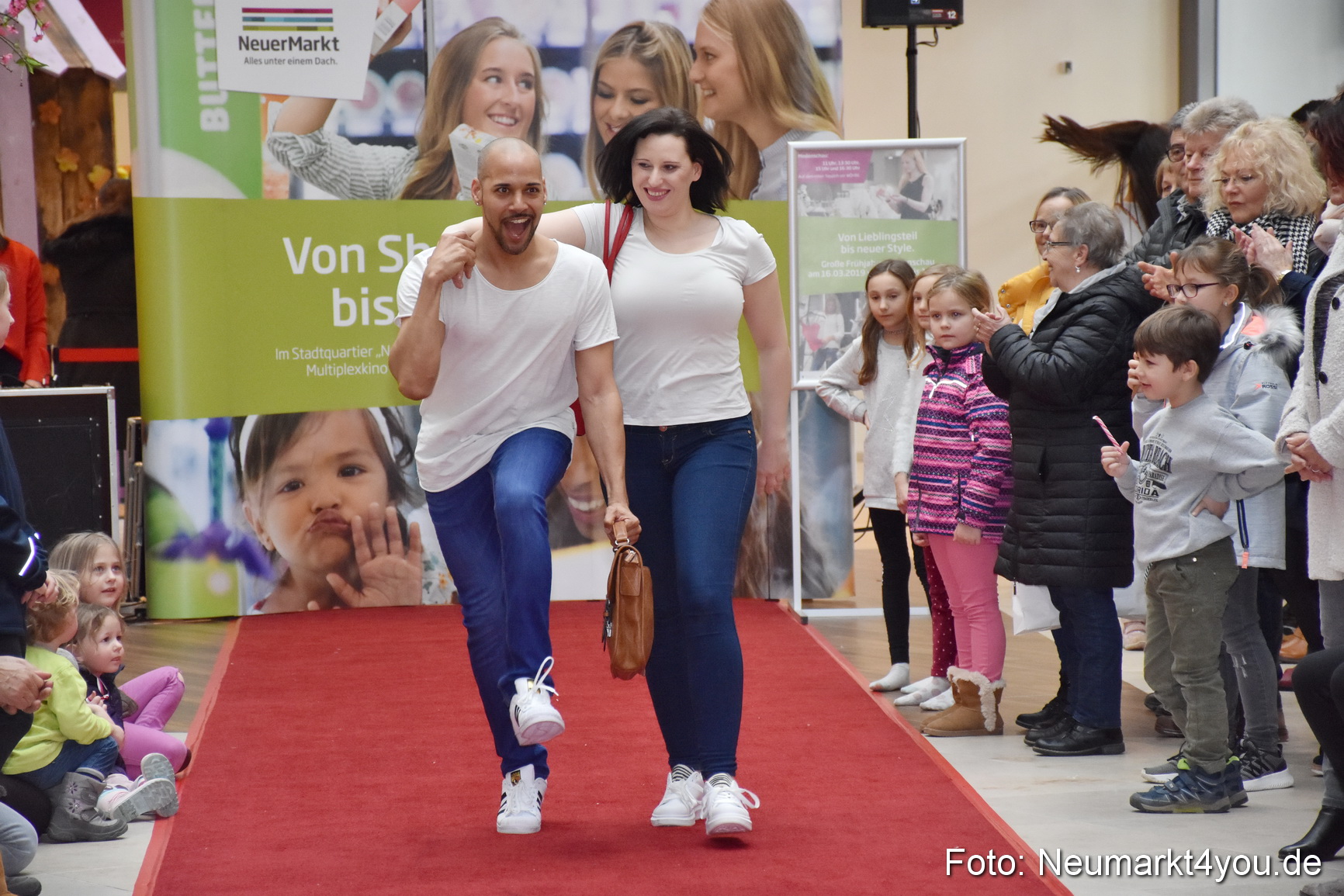 Fruehlingsmodenschau NeuerMarkt 2019 0024