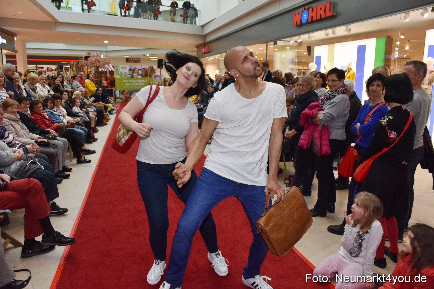 Fruehlingsmodenschau NeuerMarkt 2019 0025