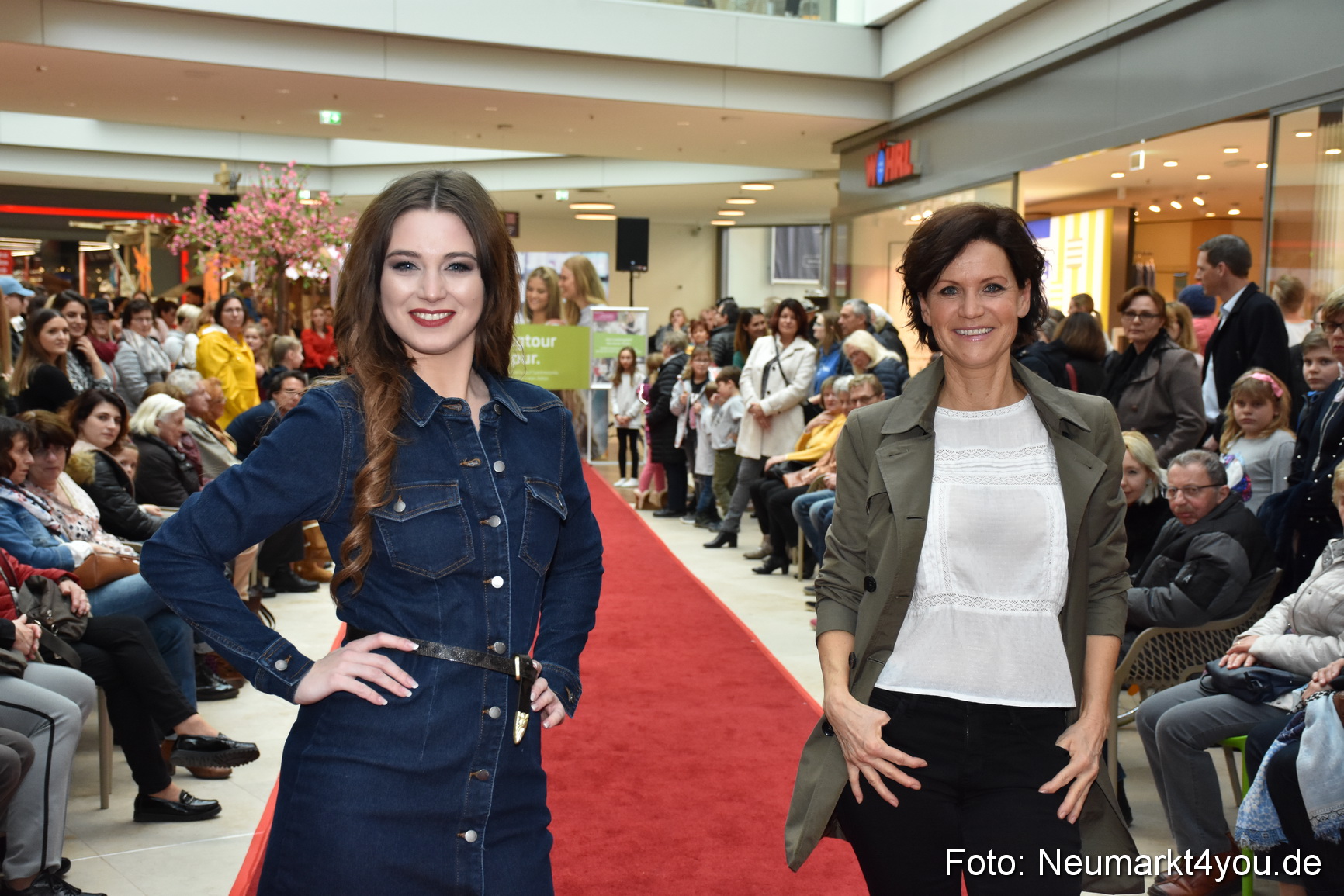 Fruehlingsmodenschau NeuerMarkt 2019 0028