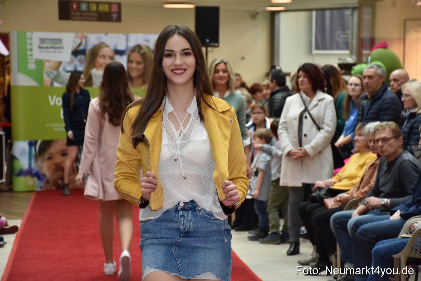 Fruehlingsmodenschau NeuerMarkt 2019 0033