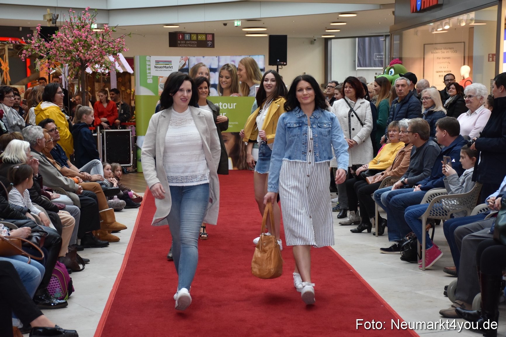 Fruehlingsmodenschau NeuerMarkt 2019 0037