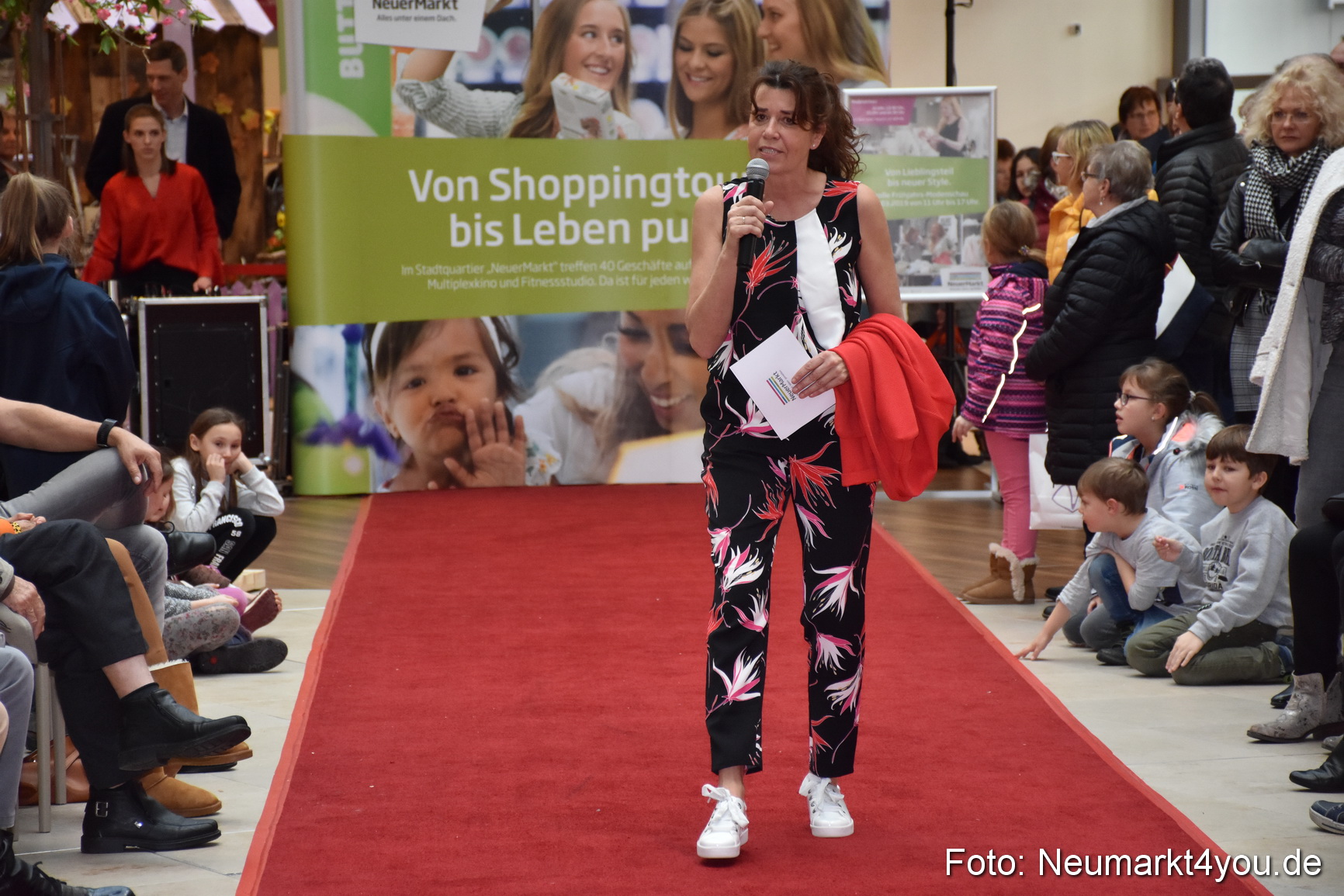 Fruehlingsmodenschau NeuerMarkt 2019 0039