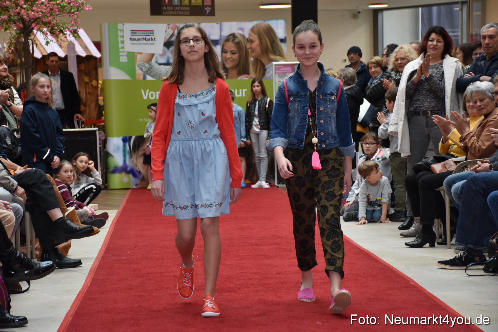 Fruehlingsmodenschau NeuerMarkt 2019 0043