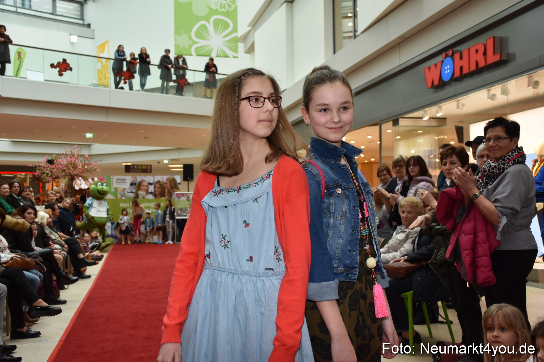 Fruehlingsmodenschau NeuerMarkt 2019 0044