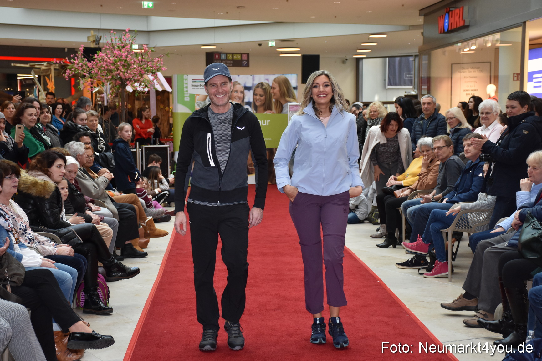 Fruehlingsmodenschau NeuerMarkt 2019 0050