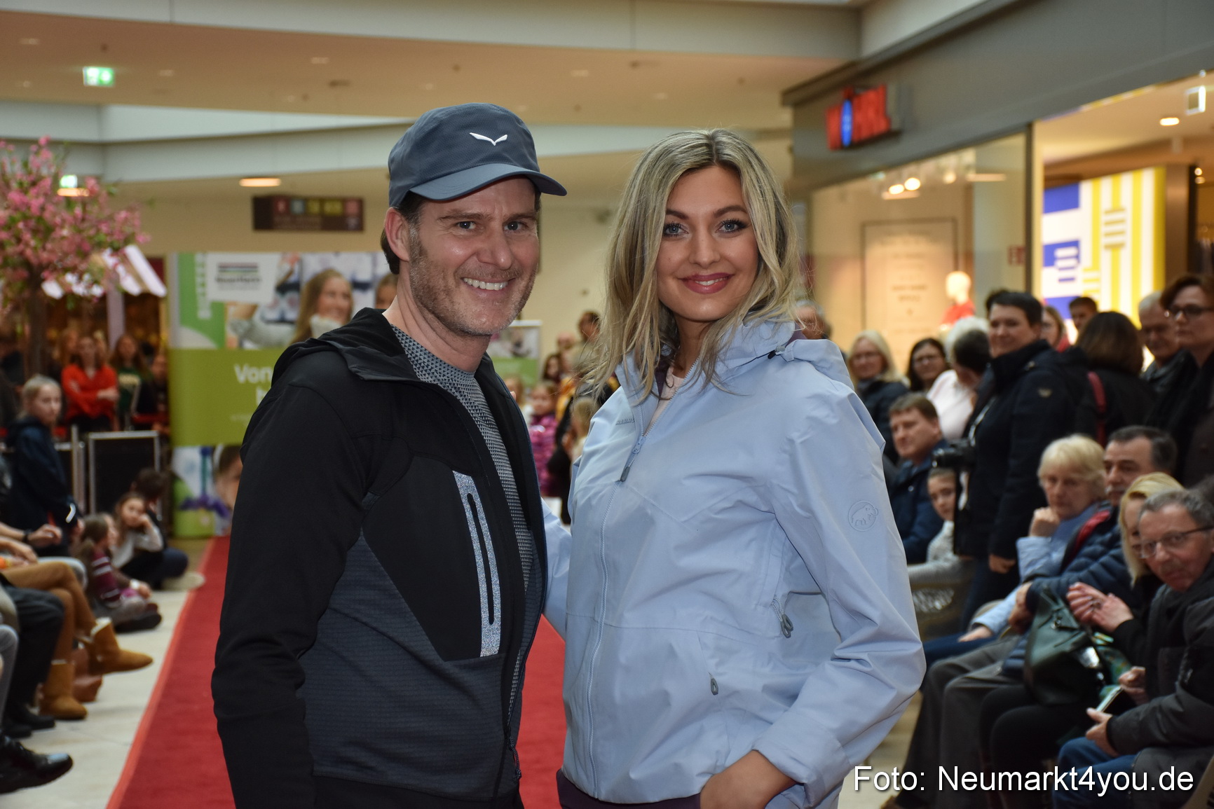 Fruehlingsmodenschau NeuerMarkt 2019 0051