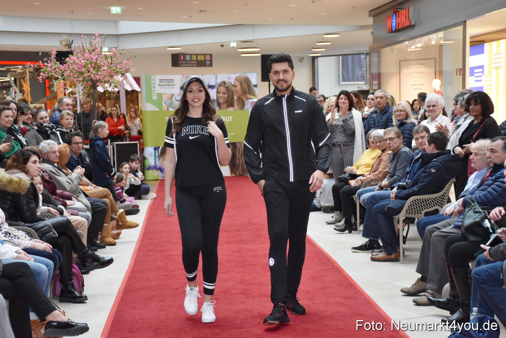 Fruehlingsmodenschau NeuerMarkt 2019 0054