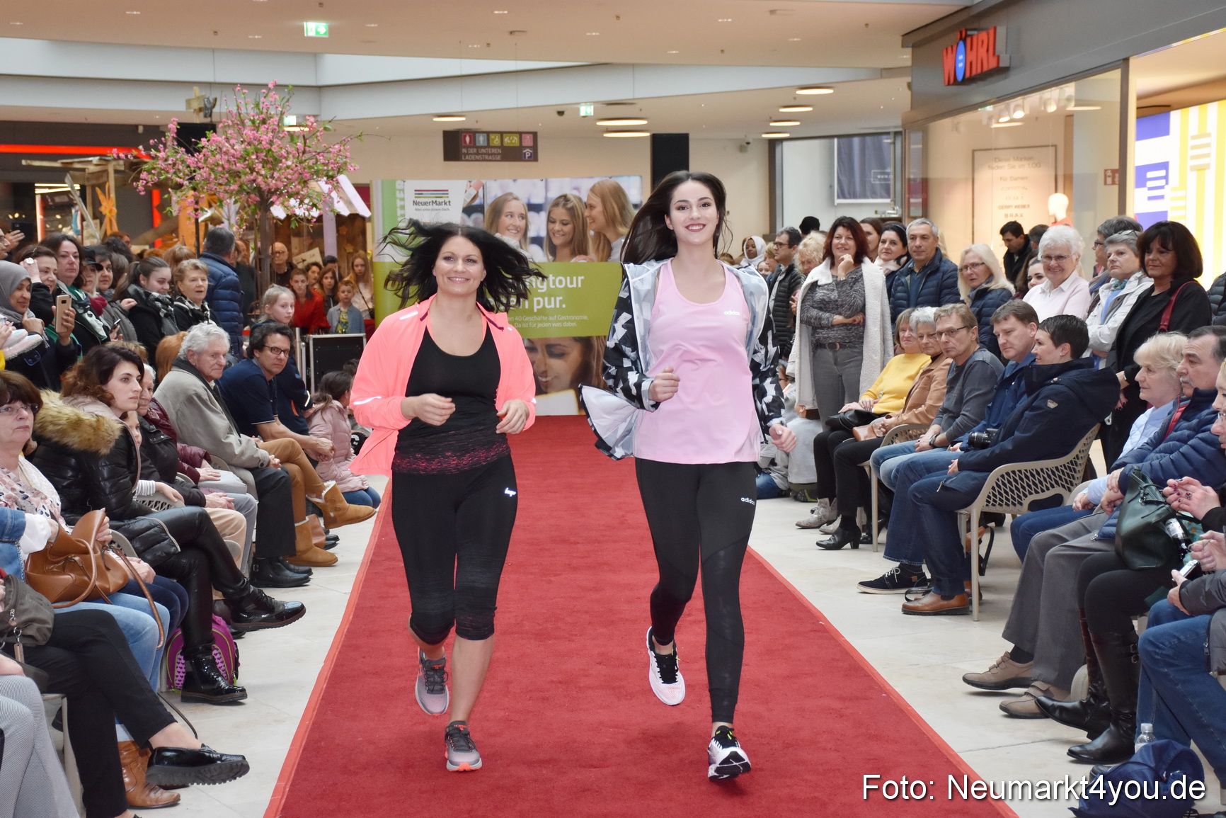 Fruehlingsmodenschau NeuerMarkt 2019 0056