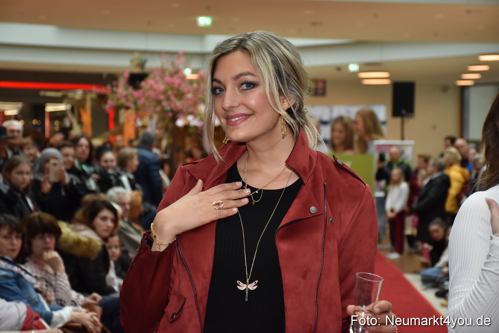 Fruehlingsmodenschau NeuerMarkt 2019 0061