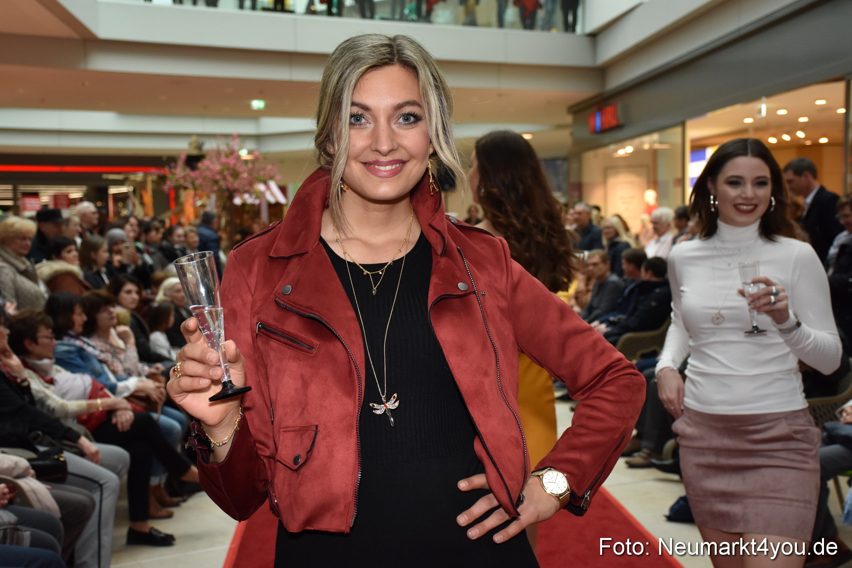 Fruehlingsmodenschau NeuerMarkt 2019 0065