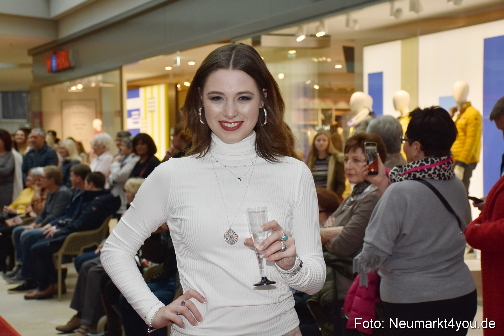 Fruehlingsmodenschau NeuerMarkt 2019 0066