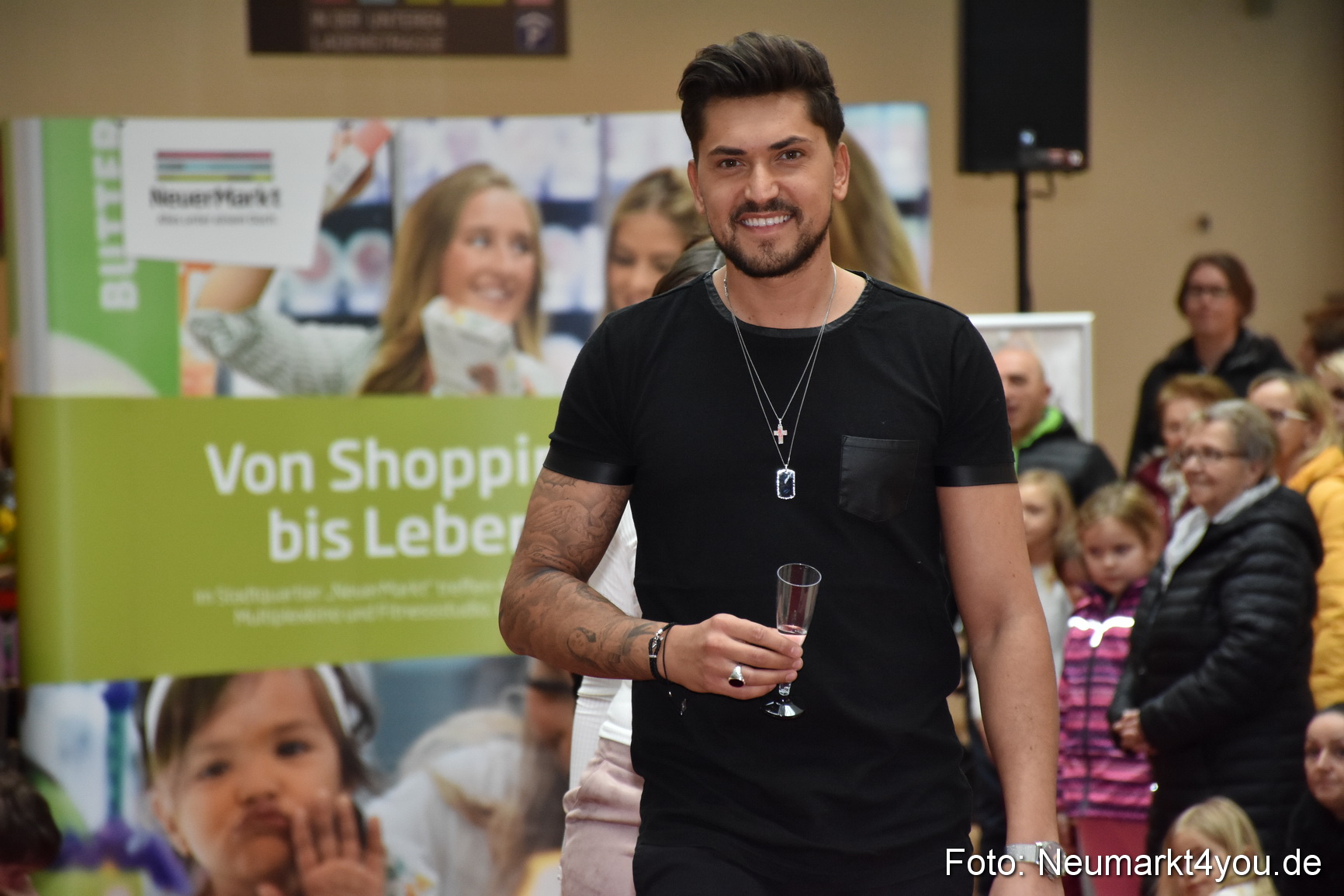 Fruehlingsmodenschau NeuerMarkt 2019 0069