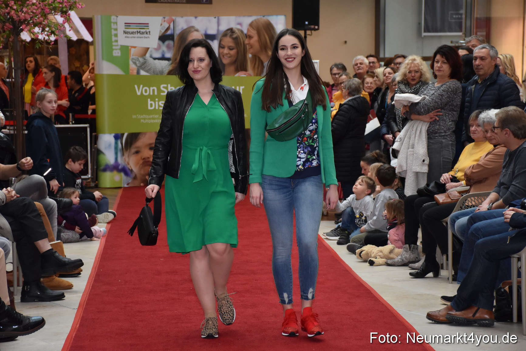 Fruehlingsmodenschau NeuerMarkt 2019 0070