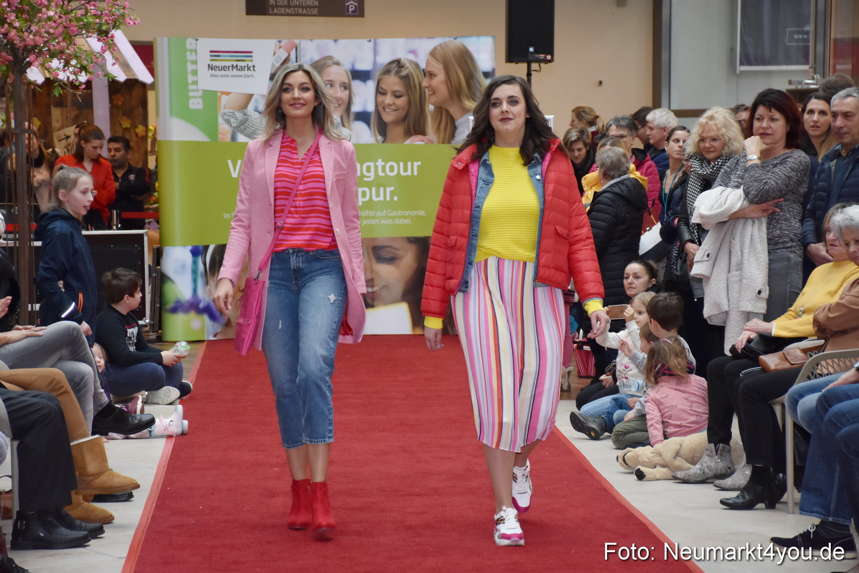 Fruehlingsmodenschau NeuerMarkt 2019 0072