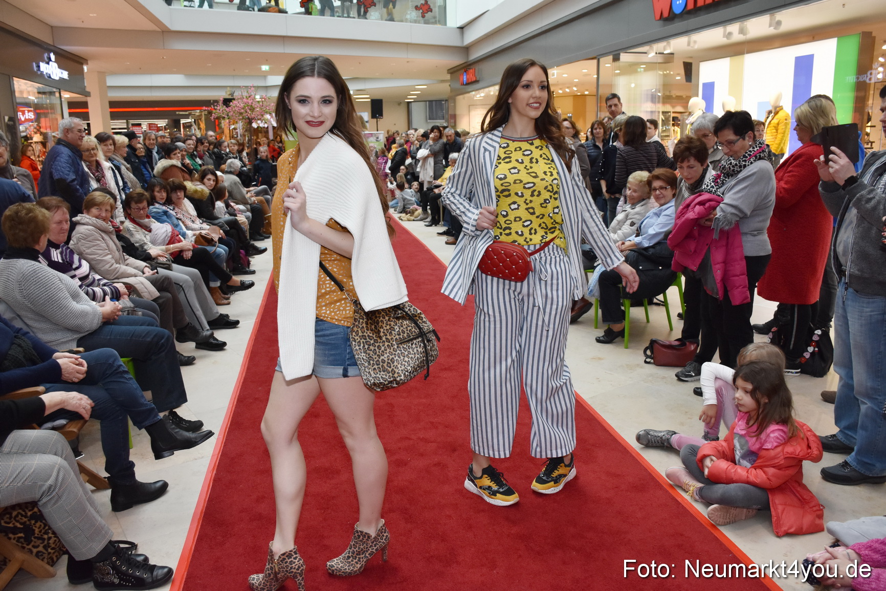 Fruehlingsmodenschau NeuerMarkt 2019 0076