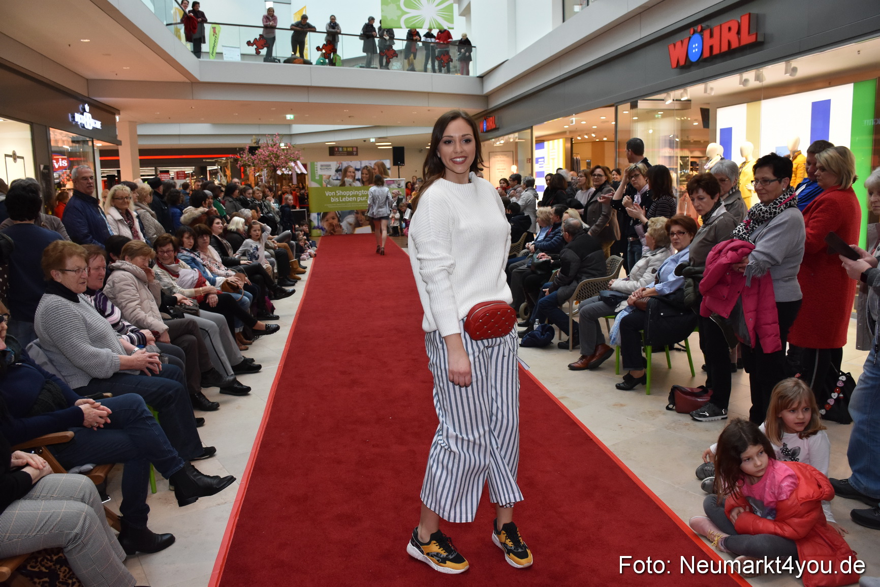 Fruehlingsmodenschau NeuerMarkt 2019 0078