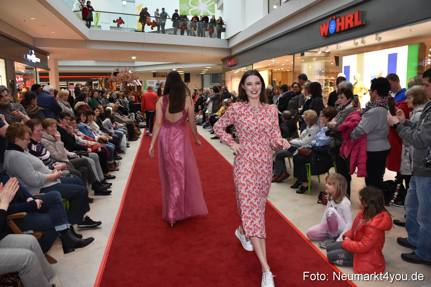 Fruehlingsmodenschau NeuerMarkt 2019 0082