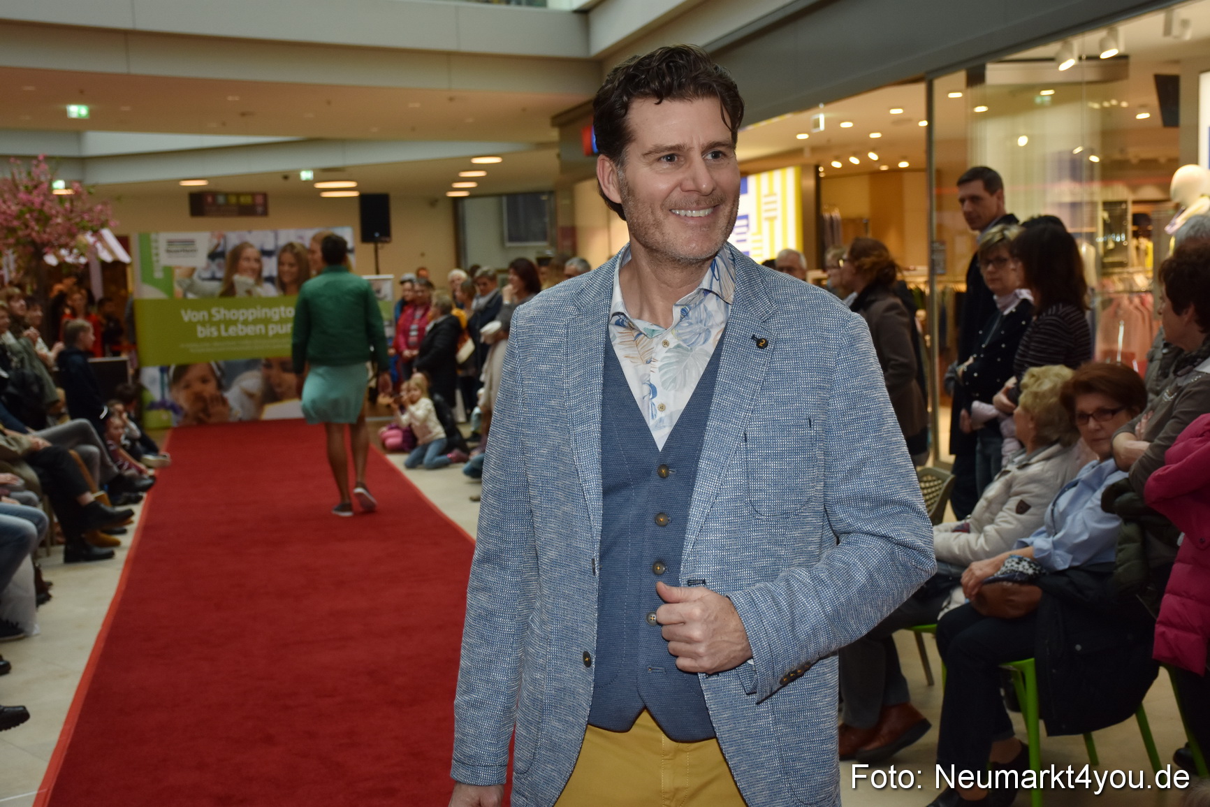 Fruehlingsmodenschau NeuerMarkt 2019 0090