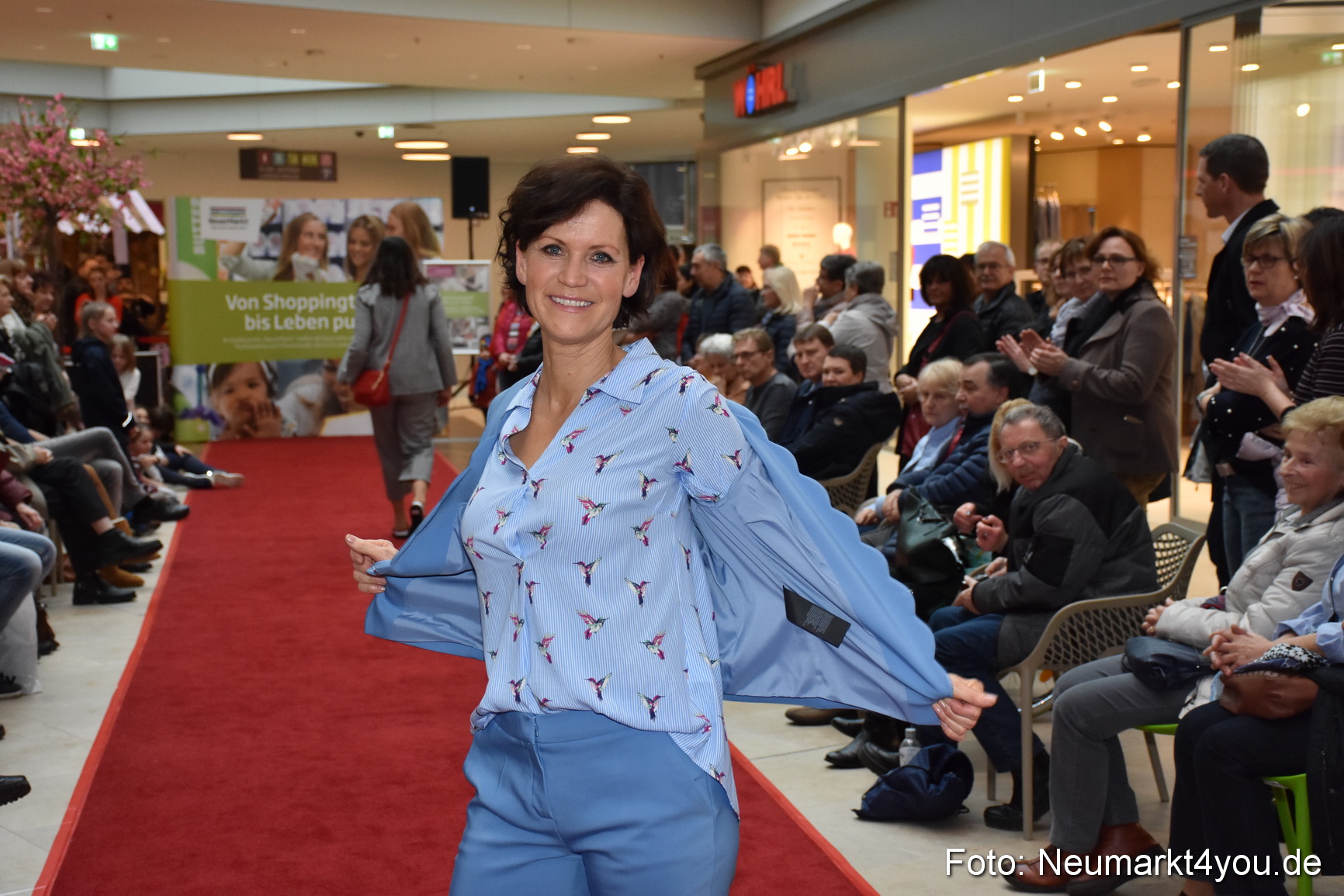 Fruehlingsmodenschau NeuerMarkt 2019 0094