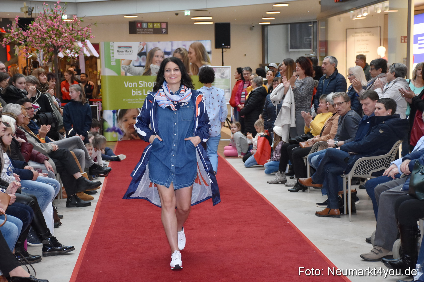 Fruehlingsmodenschau NeuerMarkt 2019 0095