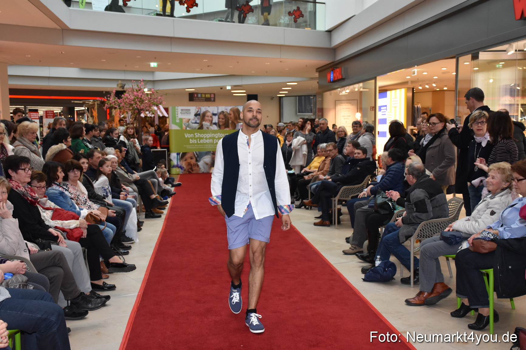 Fruehlingsmodenschau NeuerMarkt 2019 0096