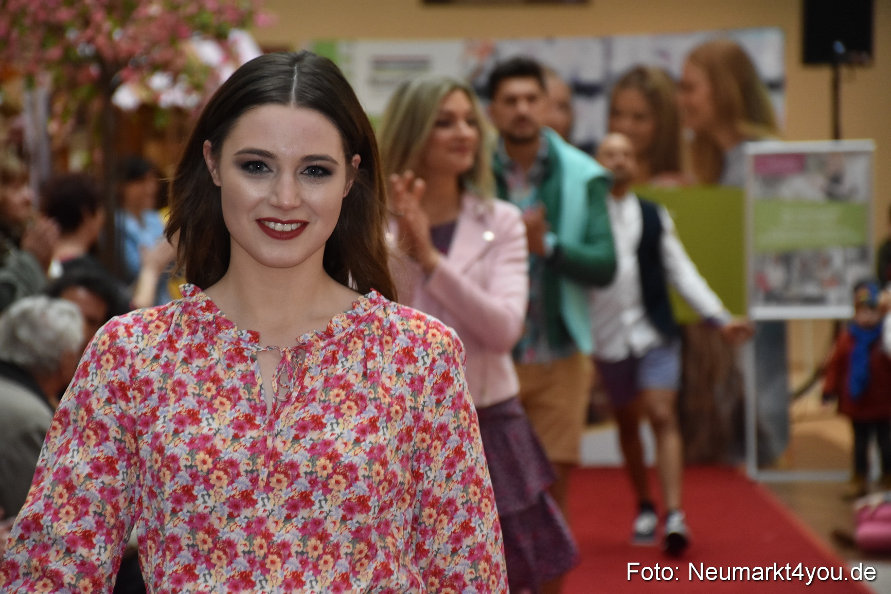 Fruehlingsmodenschau NeuerMarkt 2019 0098