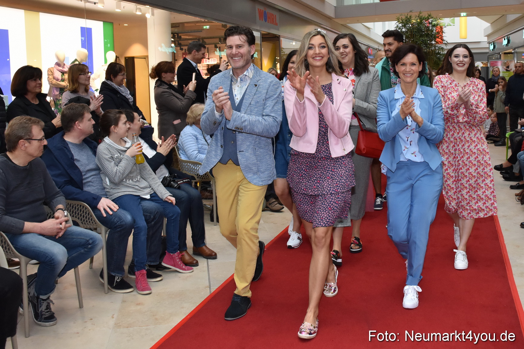 Fruehlingsmodenschau NeuerMarkt 2019 0103