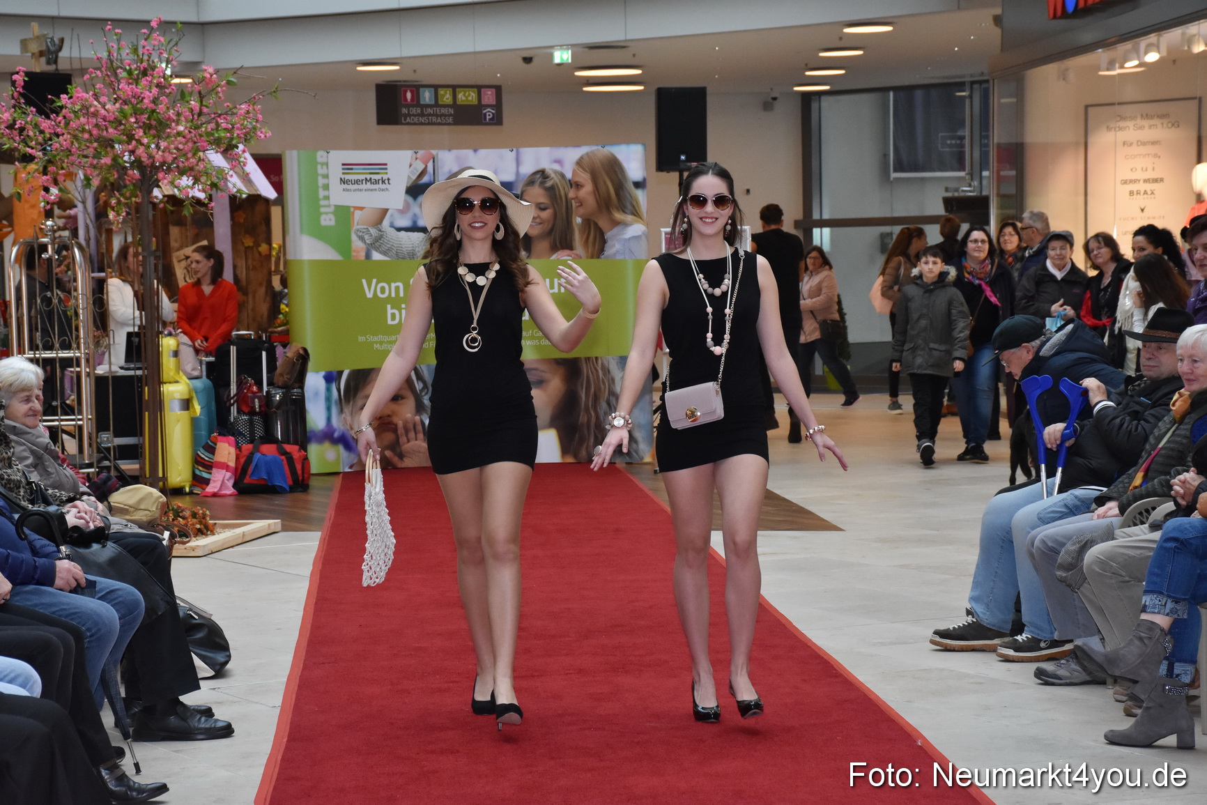 Fruehlingsmodenschau NeuerMarkt 2019 0112