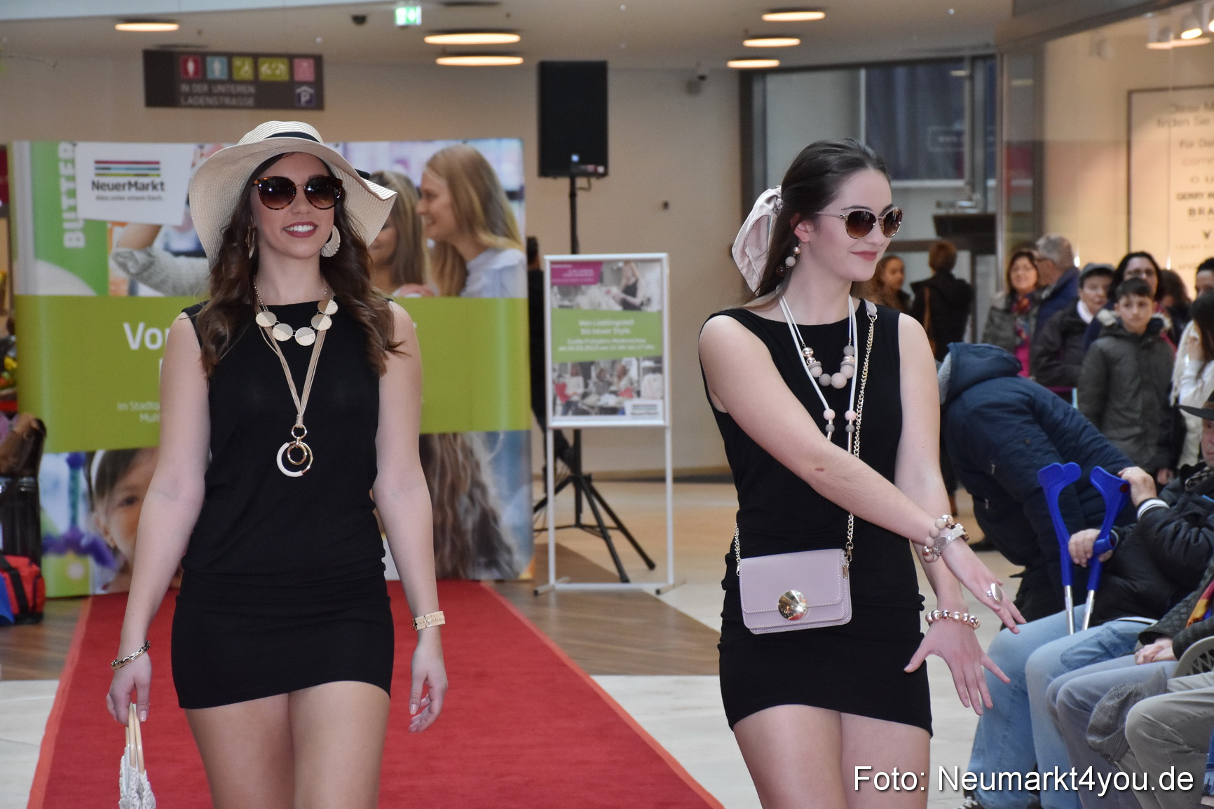 Fruehlingsmodenschau NeuerMarkt 2019 0113