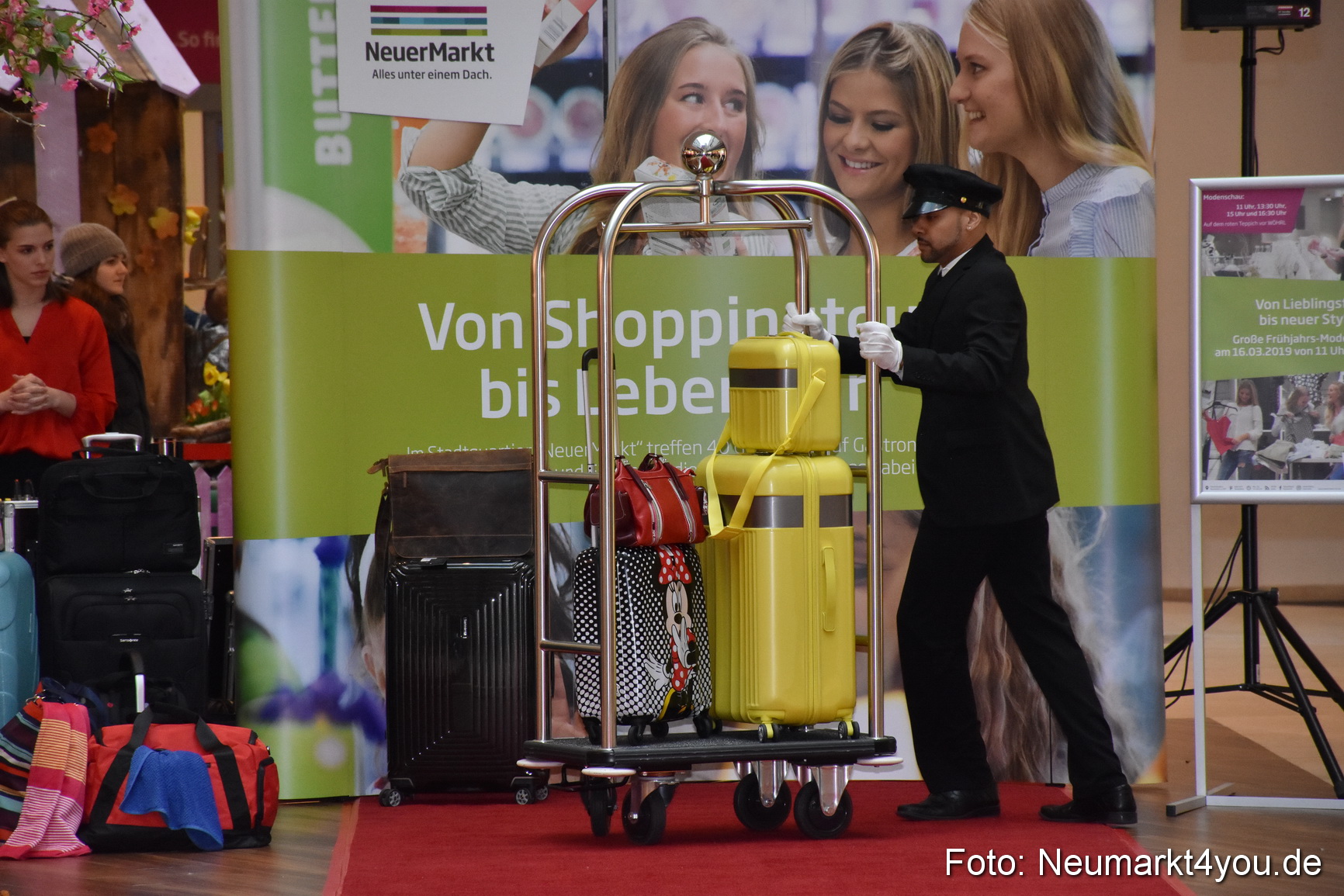 Fruehlingsmodenschau NeuerMarkt 2019 0122