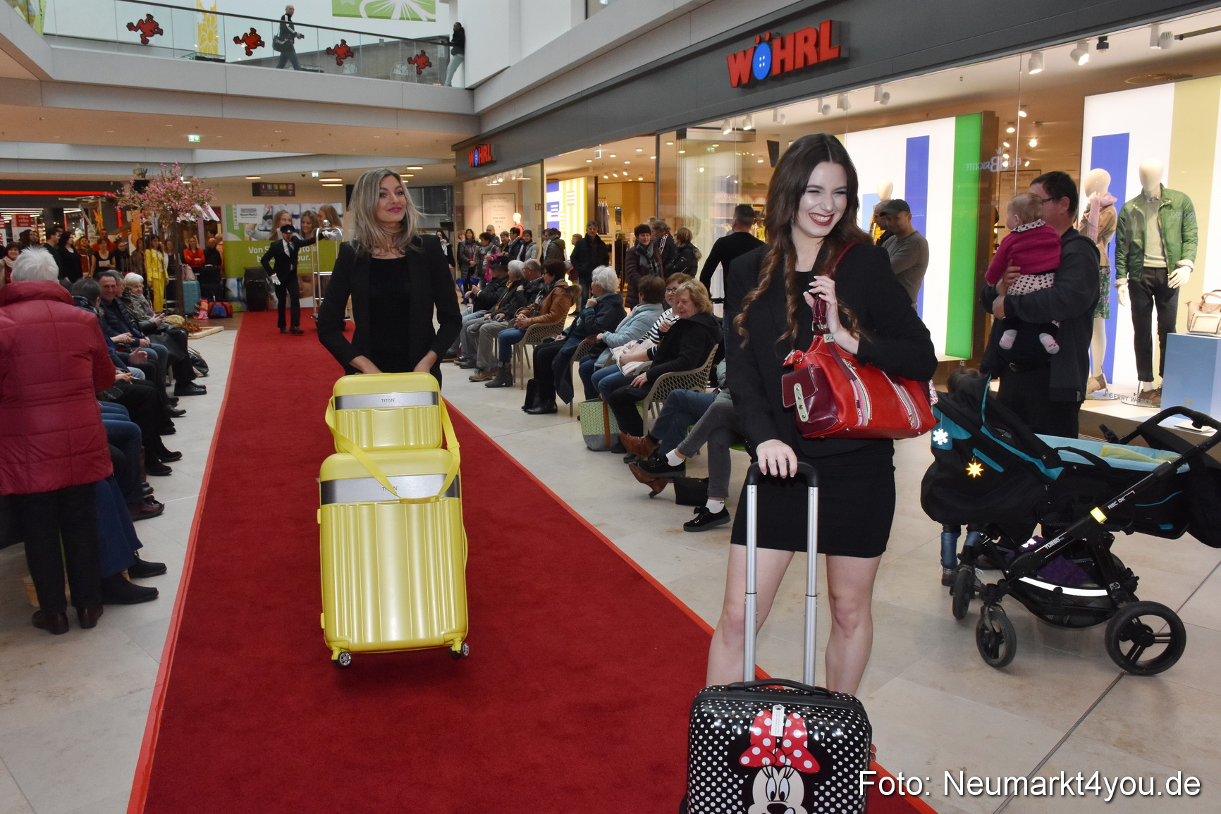 Fruehlingsmodenschau NeuerMarkt 2019 0125